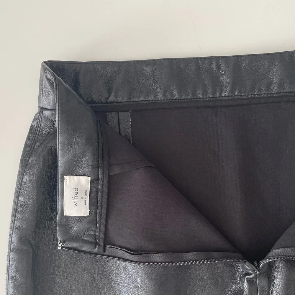SOLD. Aritzia Wilfred Patio Mini Skirt Vegan Leather Size 8 Black - Picture 7 of 9